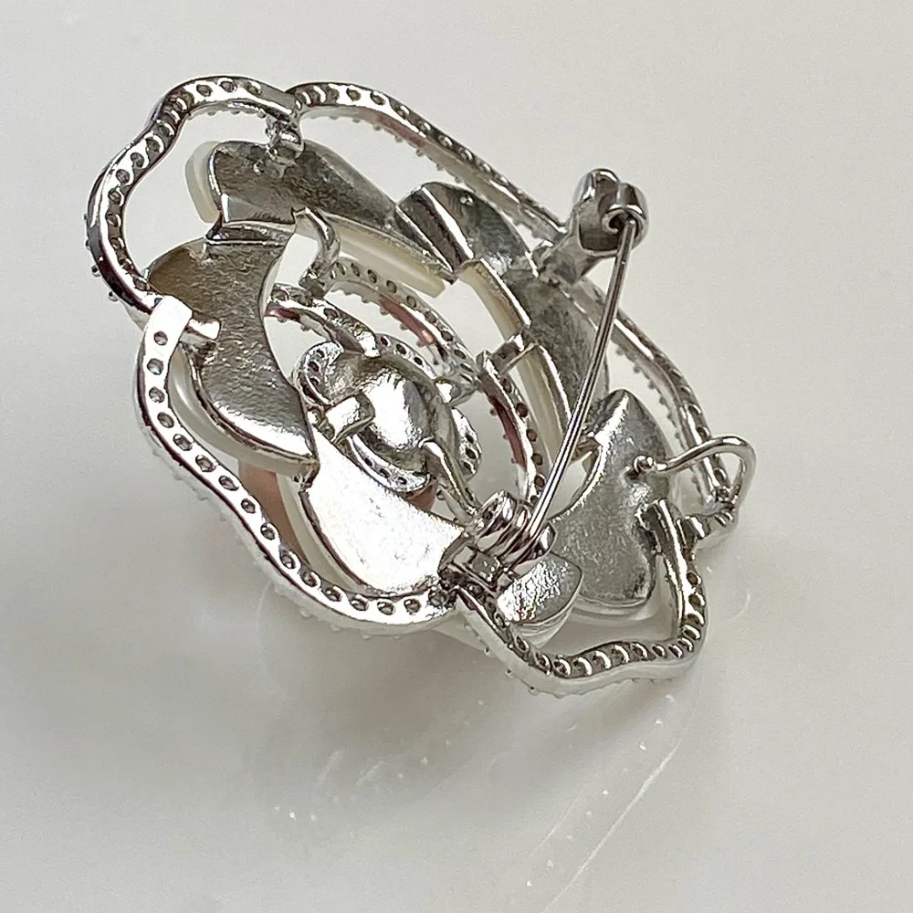 P240-Handmade Metallic Edison Pearl And Mother-of-Pearl Flower Brooch/Pendant - Picture 9 of 11